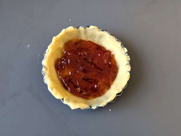 Tarte de Ziua Îndrăgostiților cu gem de căpșuni: dulciuri romantice de casă - Preparare etapa 4