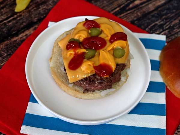 Cheeseburger, faimosul burger pe care toată lumea îl adoră! - Preparare etapa 5