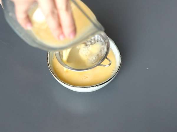 Ouă chinezești la abur: rețeta chineză pentru ouă mătăsoase aburite, cu doar două ingrediente! - Preparare etapa 2