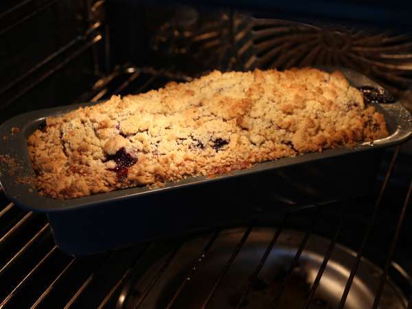 Blueberry crumble cake - Preparare etapa 8