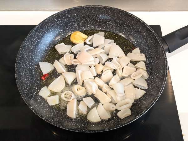 Sos de calamar: un condiment perfect pentru paste - Preparare etapa 4