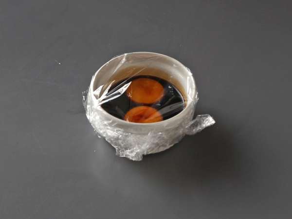 Onigiri cu gălbenușuri conservate în sos de soia - Preparare etapa 1