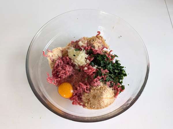 Chifteluțe moi în friteuza cu aer: rețetă rapidă și ușoară cu carne de vită - Preparare etapa 3