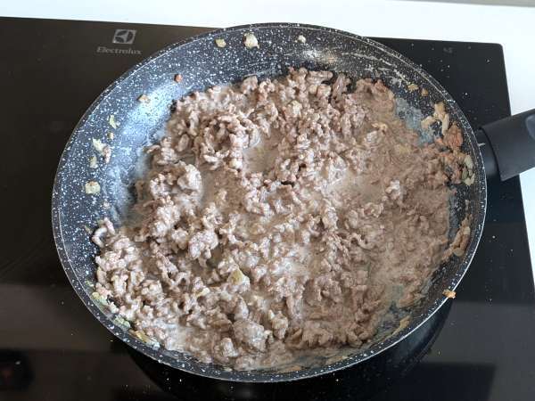 Chifle de burger în friteuza cu aer: excelente pentru o cină rapidă și gustoasă - Preparare etapa 2