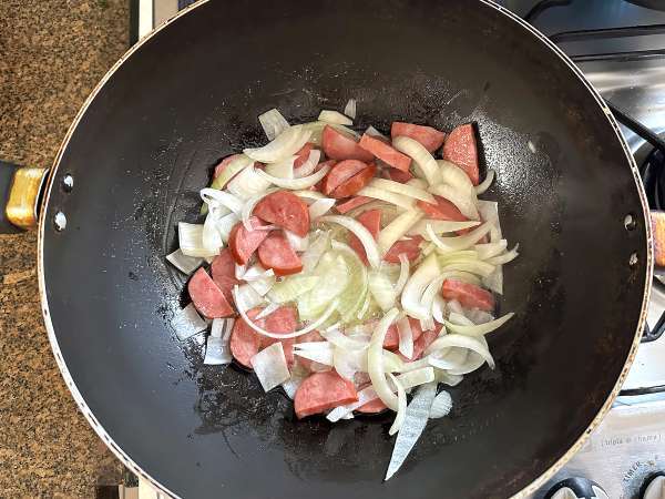 Farofa de pepperoni auriu cu ou și morcov - Preparare etapa 1