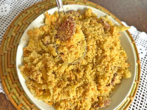 Farofa de pepperoni auriu cu ou și morcov - Preparare etapa 4