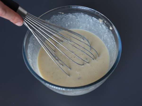 Brioșe extra gourmet cu banane și chipsuri de ciocolată - Preparare etapa 2