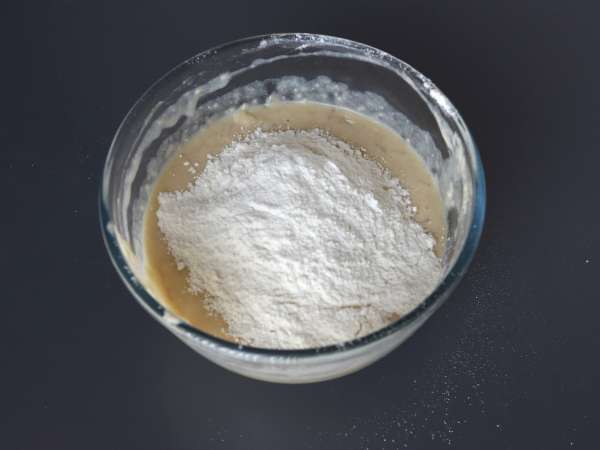 Brioșe extra gourmet cu banane și chipsuri de ciocolată - Preparare etapa 4