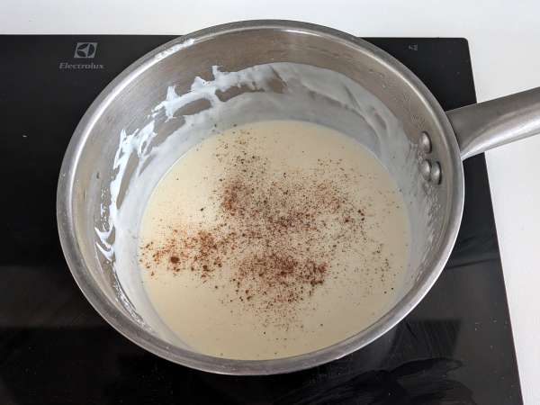 Paste cremoase la cuptor cu mazăre și șuncă gratinată - Preparare etapa 3
