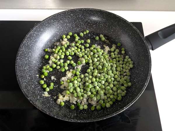 Paste cremoase la cuptor cu mazăre și șuncă gratinată - Preparare etapa 4