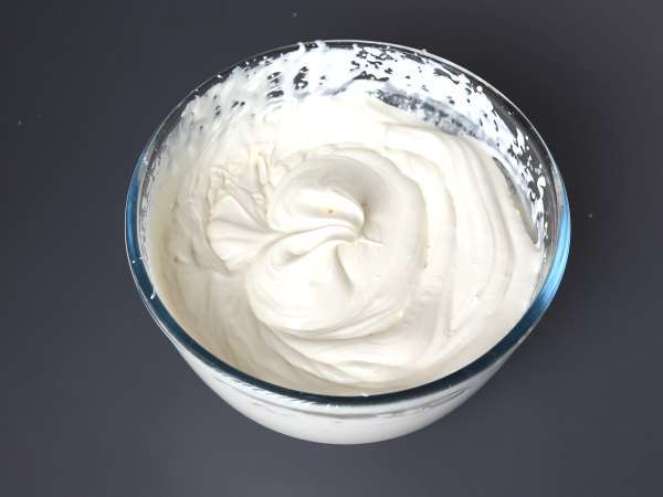 Șarlotă cu fructe roșii și madeleines - Preparare etapa 3