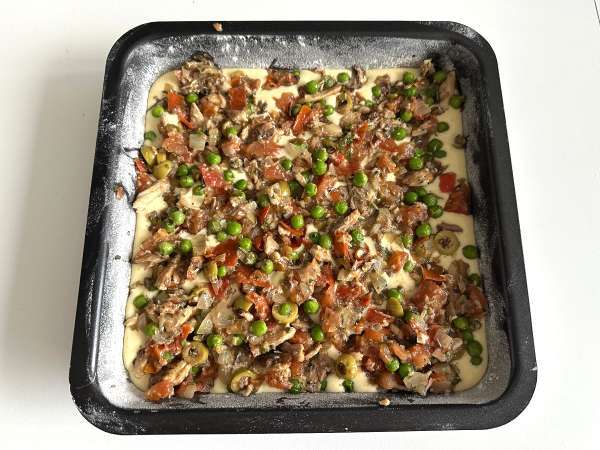 Plăcintă de sardine: o rețetă simplă, moale și gustoasă - Preparare etapa 8