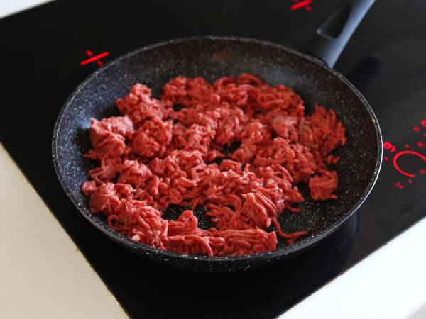 Tortillas coapte la cuptor cu quesadillas și umplutură de carne de vită picantă - Preparare etapa 1