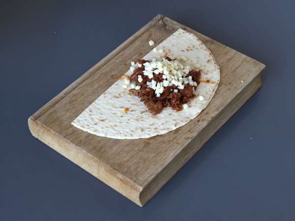 Tortillas coapte la cuptor cu quesadillas și umplutură de carne de vită picantă - Preparare etapa 4