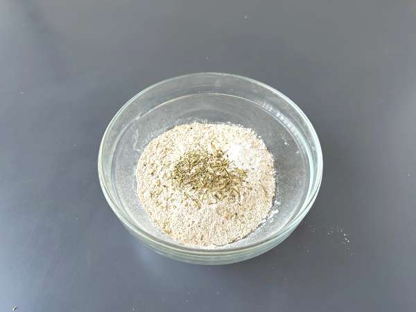 Grisine de casă cu plante aromatice: ușor de făcut și super crocante! - Preparare etapa 1