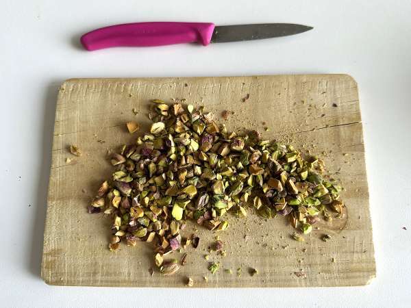 Prăjitură ultramoale cu fistic, lime și dovlecel - Preparare etapa 2