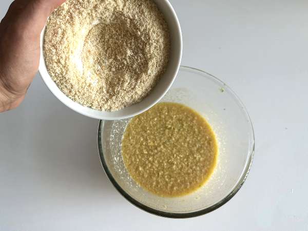 Prăjitură ultramoale cu fistic, lime și dovlecel - Preparare etapa 5