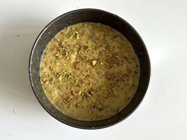 Prăjitură ultramoale cu fistic, lime și dovlecel - Preparare etapa 7