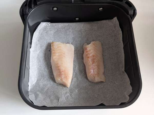 Cod prăjit la Air Fyrer cu roșii cherry, măsline și lămâie: rețetă ușoară și rapidă - Preparare etapa 3