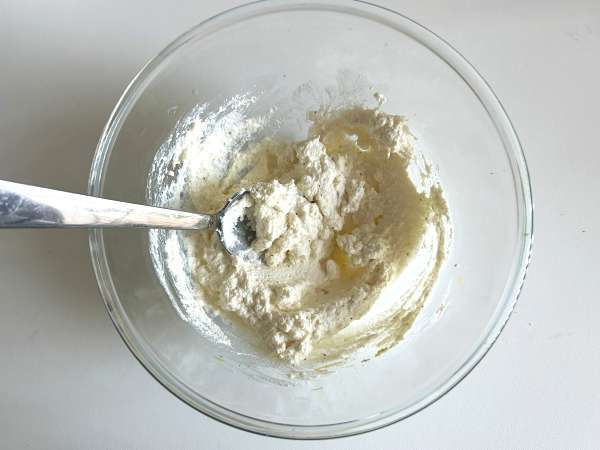 Tartine cu sparanghel, lămâie și ricotta cu busuioc - Preparare etapa 3