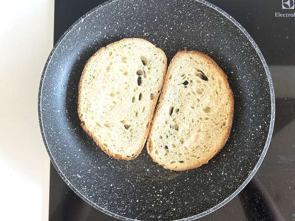 Tartine cu sparanghel, lămâie și ricotta cu busuioc - Preparare etapa 4