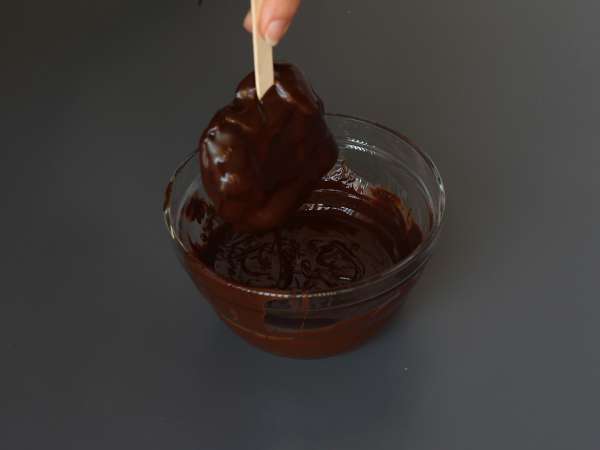 Înghețată cu skyr, zmeură și ciocolată. Gustarea sănătoasă pentru zilele însorite! - Preparare etapa 4