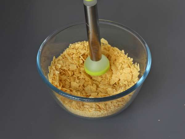 Pringles cu ciocolată sub formă de trandafiri de nisip - Preparare etapa 1