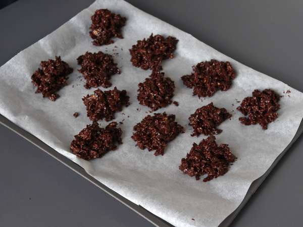 Pringles cu ciocolată sub formă de trandafiri de nisip - Preparare etapa 4