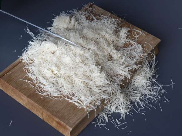 Fursecuri cu brânză tip Dubai, rețeta virală pentru mochis cu umplutură de fistic și kataif - Preparare etapa 1