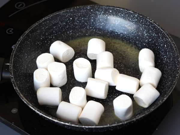 Fursecuri cu brânză tip Dubai, rețeta virală pentru mochis cu umplutură de fistic și kataif - Preparare etapa 5