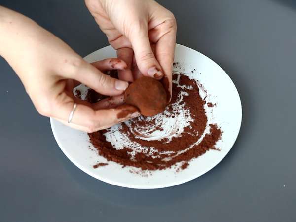 Fursecuri cu brânză tip Dubai, rețeta virală pentru mochis cu umplutură de fistic și kataif - Preparare etapa 10