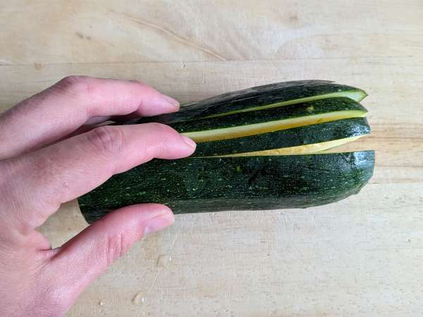 Courgette Carbonara: rețeta vegetariană ușor de preparat - Preparare etapa 1