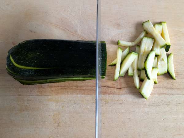 Courgette Carbonara: rețeta vegetariană ușor de preparat - Preparare etapa 2