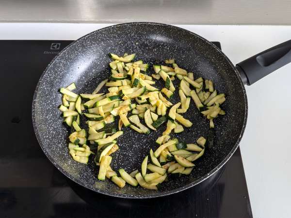 Courgette Carbonara: rețeta vegetariană ușor de preparat - Preparare etapa 3