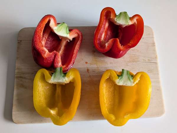 Ardei umpluți vegetarieni la cuptor: rețeta ușoară și gustoasă cu legume și brânză mozzarella - Preparare etapa 1