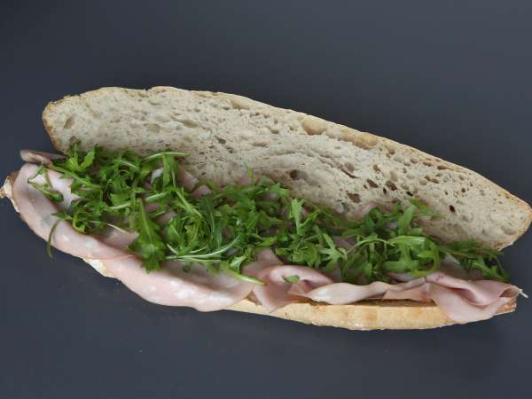 Sandwich italian gourmet cu mortadella și brânză burrata - Preparare etapa 3