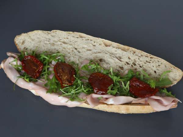 Sandwich italian gourmet cu mortadella și brânză burrata - Preparare etapa 4