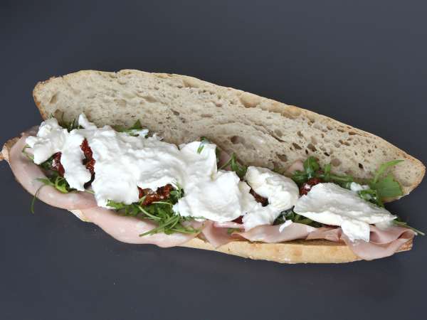 Sandwich italian gourmet cu mortadella și brânză burrata - Preparare etapa 5