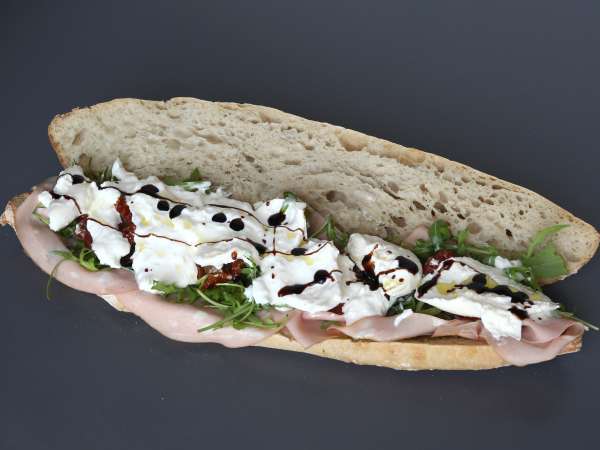 Sandwich italian gourmet cu mortadella și brânză burrata - Preparare etapa 6