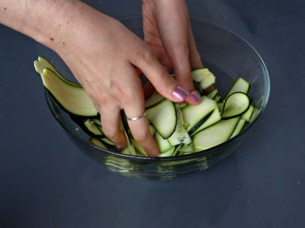 Tartă cu pesto și dovlecei: o rețetă ușoară cu parfum de vară! - Preparare etapa 2