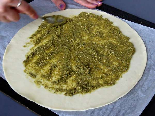 Tartă cu pesto și dovlecei: o rețetă ușoară cu parfum de vară! - Preparare etapa 3
