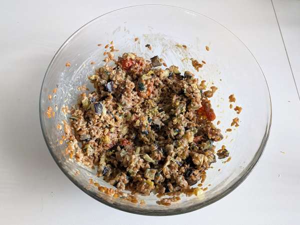 Salată cremoasă de spelt cu dovlecei, vinete și roșii cherry - Preparare etapa 7