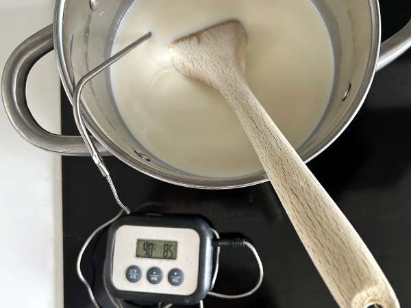 Brânză de casă cu doar două ingrediente! - Preparare etapa 2