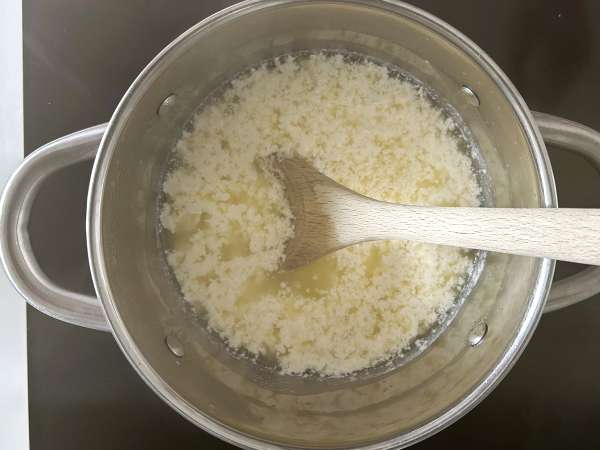 Brânză de casă cu doar două ingrediente! - Preparare etapa 4
