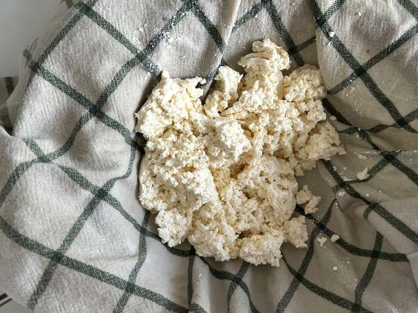 Brânză de casă cu doar două ingrediente! - Preparare etapa 5