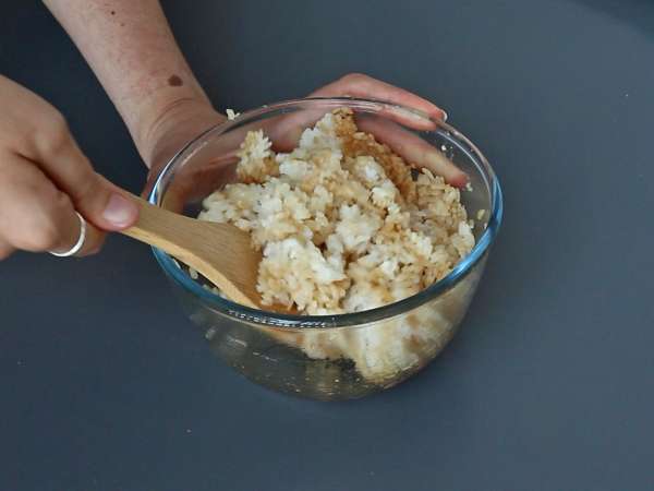 Onigiri prăjite, umplute cu brânză topită: o să le devorați! - Preparare etapa 4