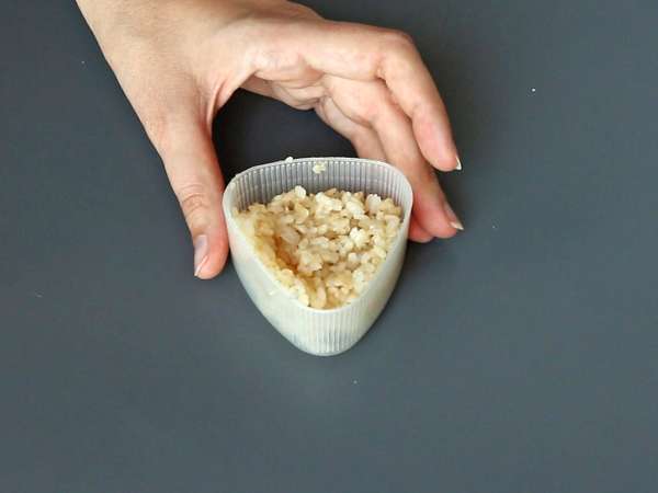 Onigiri prăjite, umplute cu brânză topită: o să le devorați! - Preparare etapa 5