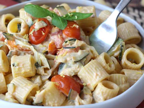 Paste cremoase cu dovlecei, roșii cherry, brânză Philadelphia și lămâie - Preparare etapa 8