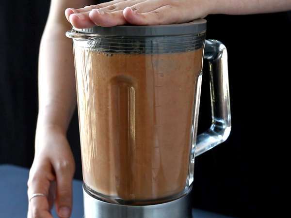 Gazpacho cu căpșune și roșii: un aperitiv răcoritor și original pentru vară - Preparare etapa 2