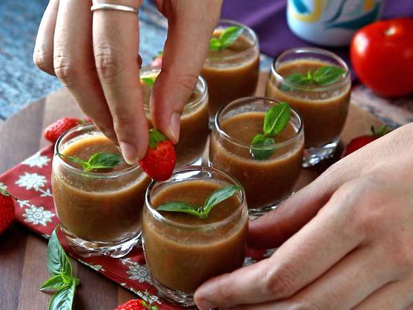 Gazpacho cu căpșune și roșii: un aperitiv răcoritor și original pentru vară - Preparare etapa 4